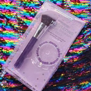 It! Brand Full Size Contour Brush With Amethyst Bracelet